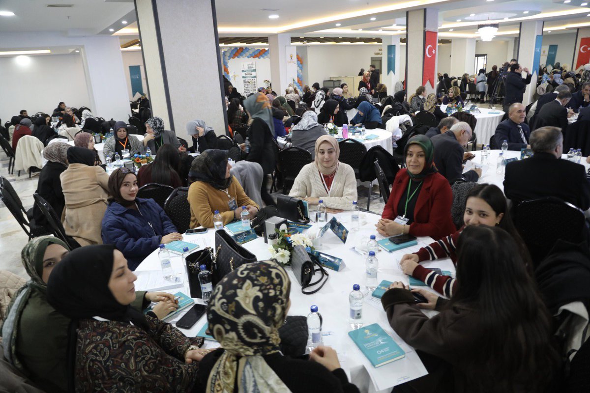 Çalıştay programından kalanlar🌸

<a href="/tugbaisikercan/">Tuğba IŞIK ERCAN</a> <a href="/ArvasAbdulahat/">Abdulahat Arvas</a> <a href="/zerrin_alpaslan/">Zerrin Alpaslan</a> <a href="/AKKADINGM/">AK Parti Kadın Kolları</a> <a href="/akkadinvann/">AK Kadın Van</a>