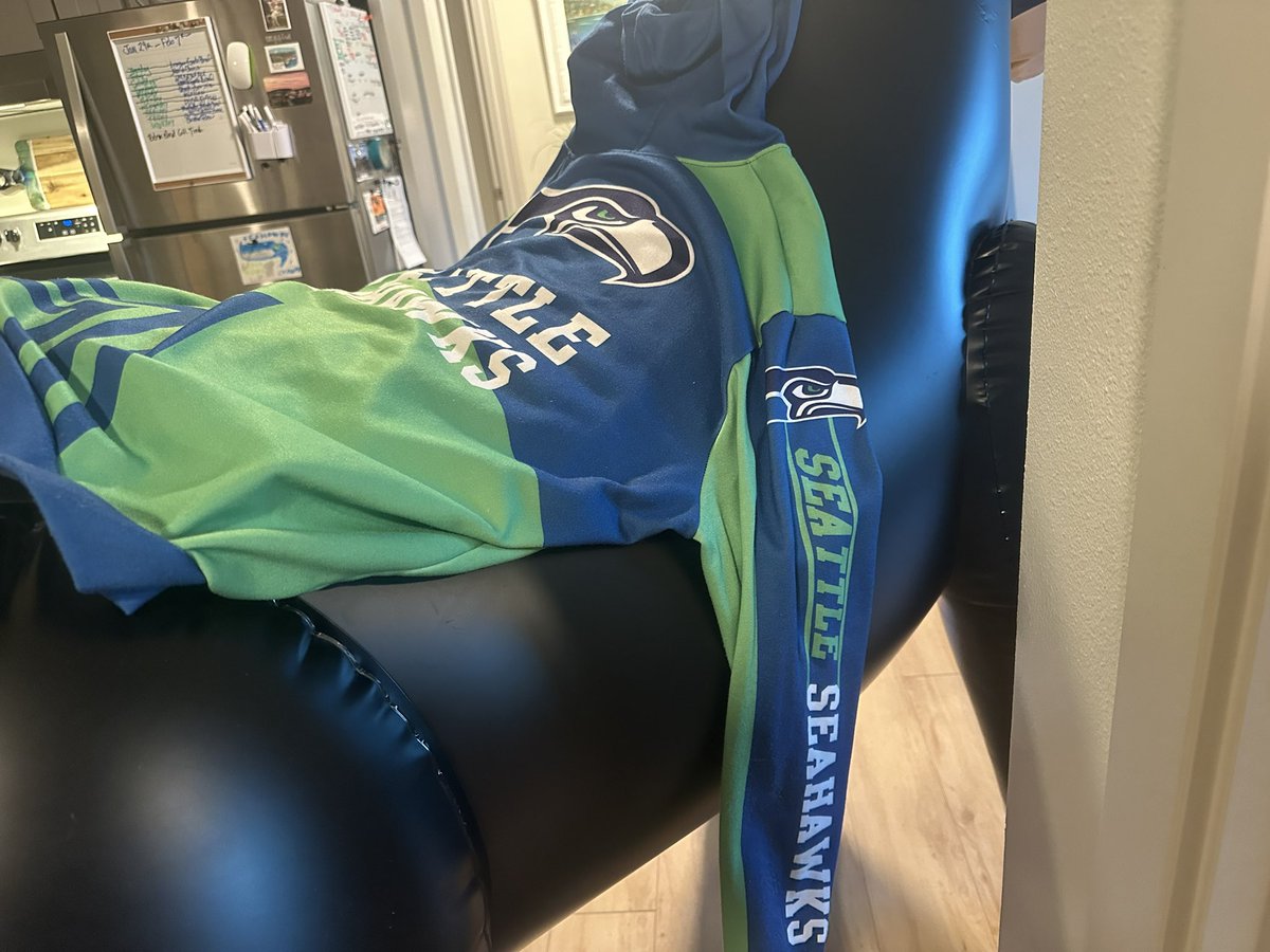 RailroadRacer49's tweet photo. THUNDER IS READY FOR THE SUPER BOWL #SuperBowlLX #Seahawks #InflatableHorse https://t.co/T3QDWLr93q