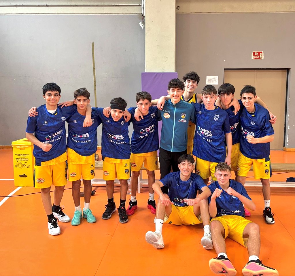 CBClaret's tweet photo. Con el partidazo del infantil Autonómico, finaliza la jornada de los equipos infantiles:
⛹️ A vs Tau Castelló 👍
⛹️ Amarillo vs Esc. pias 👍
⛹️ Ferriemoción Azul vs Burjassot 👎
⛹️ Verde (aplazado)
⛹️ Blanco vs Calasanz 👎
#orgulloAmarillo #minibasquet https://t.co/E6J2KQ5o8X