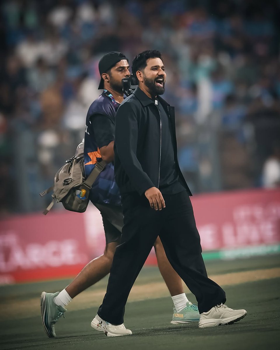 Oh my god, Rohit Sharma you are looking absolutely badass 🥵

You're just killing it with that hotness <a href="/ImRo45/">Rohit Sharma</a> 😭