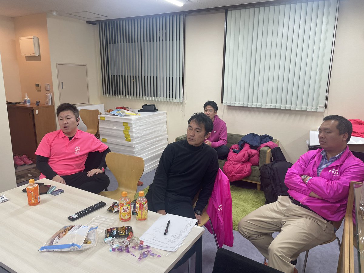 sagamiharaparty's tweet photo. 衆院選開票速報を見ながら初めてのLive配信。

終わってからもさらに比例票で盛り上がってます。

ライブ配信の内容はコチラ↓
https://t.co/2a8HbNxs2F https://t.co/xaLpu29wlG
