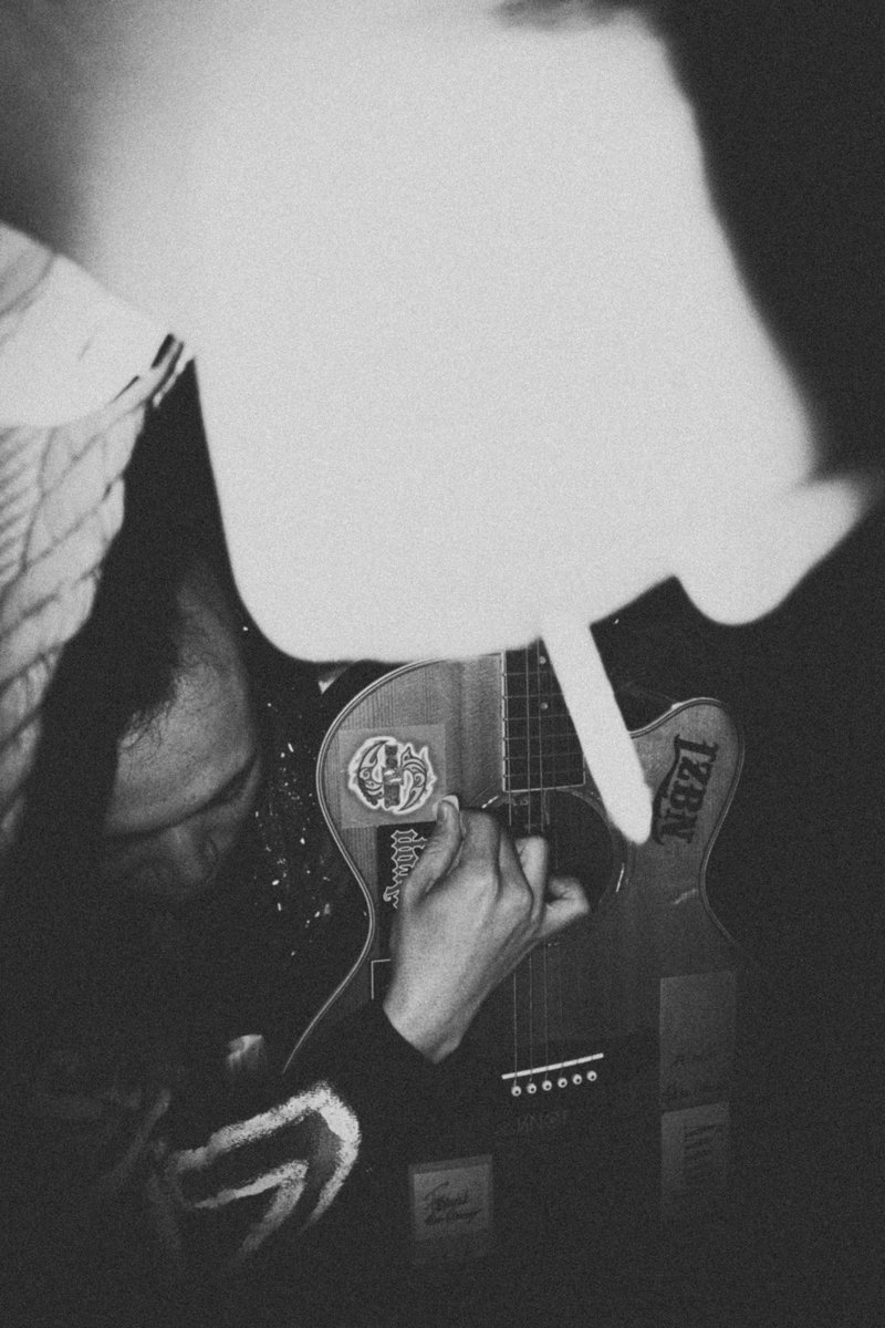 大丈夫なんだなって。

グチャグチャに丸めて捨てたような一年だったけど
何も感じないってことはなくて、
それで凄いノスタルジーな歌が歌えるようになった気がする。
努力してたらさらにヤバかったんだろうけど。
なんも遅くない。自分の人生だし、世界だし。そう信じる。

みんなも折れないでほしい