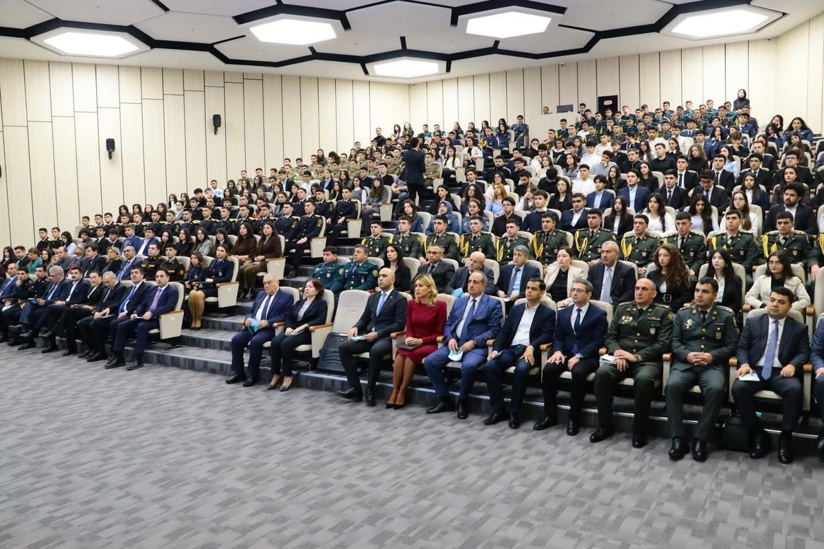GomrukAkademiya's tweet photo. DGKA-nın əməkdaşları və tələbələri Gənclər Gününə həsr olunmuş konfransda iştirak ediblər

Ətraflı:
https://t.co/qVA8g4Hrne https://t.co/nTRVmt9KX5