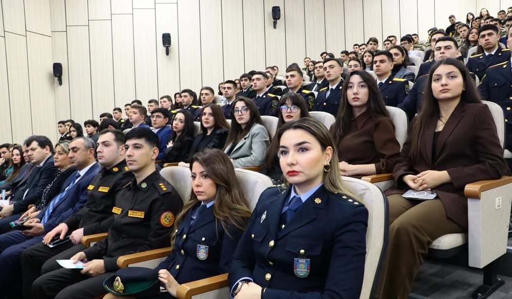 GomrukAkademiya's tweet photo. DGKA-nın əməkdaşları və tələbələri Gənclər Gününə həsr olunmuş konfransda iştirak ediblər

Ətraflı:
https://t.co/qVA8g4Hrne https://t.co/nTRVmt9KX5