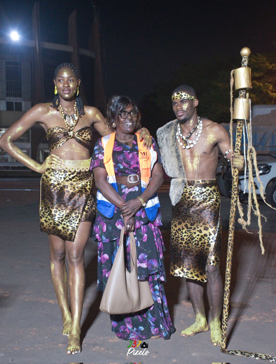 atelierskmrctr's tweet photo. Hier à l'Hôtel de ville de Yaoundé, nous avons invoqué l'ancêtre FOURA TOGO et son épouse NA BA'ANA dans le cadre de la fête du personnelle des Brasseries du Cameroun 🇨🇲

Par ce que nos ancêtres valent de l'or dans le monde entier 💛🌕 https://t.co/VDcg4oloeD