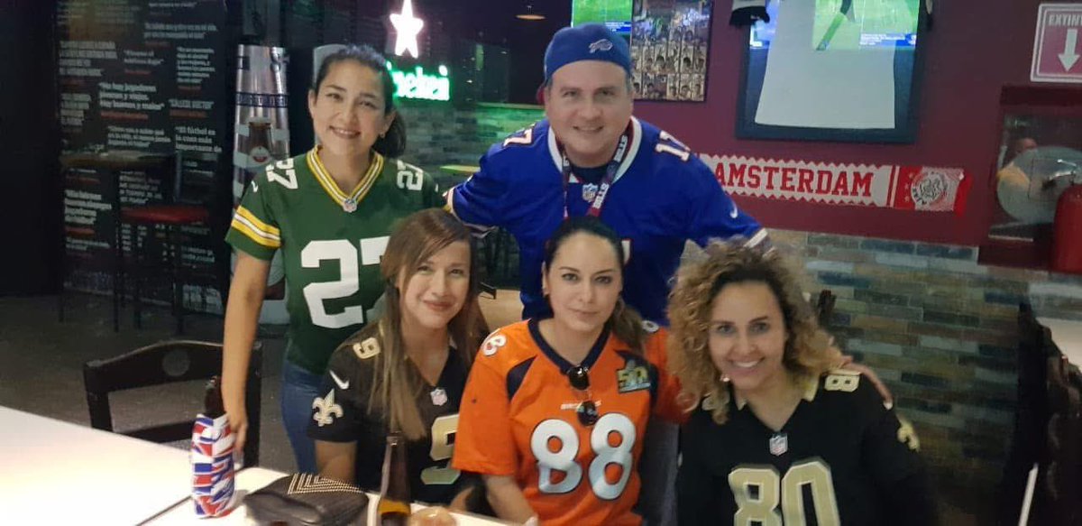 Se llegó el día, hoy tenemos el #SuperBowl entre #Seahawks vs #Patriots con el show de medio tiempo de #BadBunny y la transmisión original con los comerciales más caros e innovadores y si en pantalla gigante, no te pierdas este gran evento y ven a vivirlo con nosotros.
#NFL