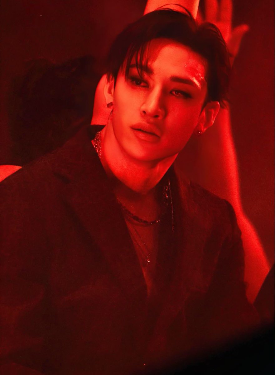 nahcmanoball's tweet photo. a red lights duo https://t.co/fgmqOOypxo