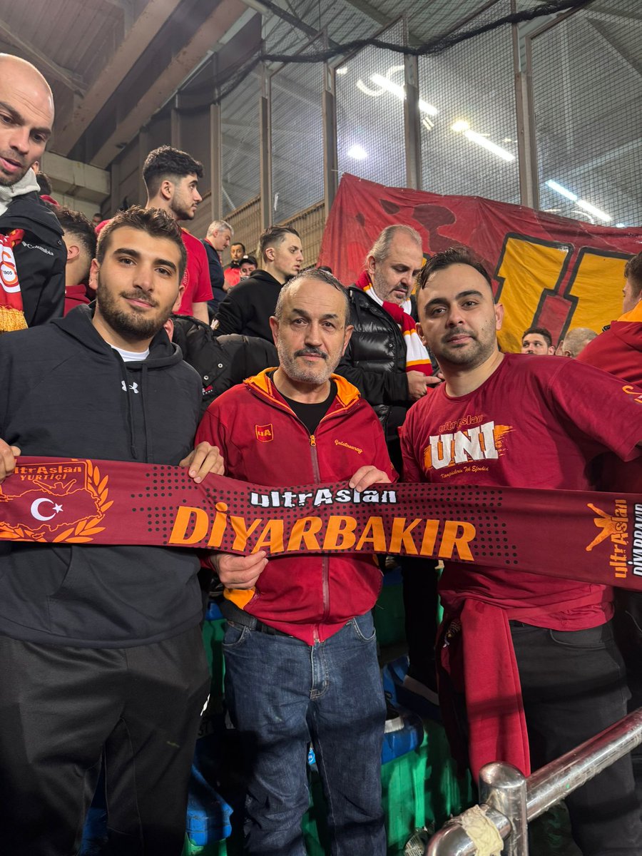 ultrAslan_DYB's tweet photo. ŞAMPİYON CİMBOM YAZDIRACAĞIZ!

GALATASARAYIMIZIN rizespor ile oynadığı mücadelede takımımızı yalnız bırakmadık.

#uADiyarbakır
#uAYurtiçi https://t.co/73lvXkC7TM