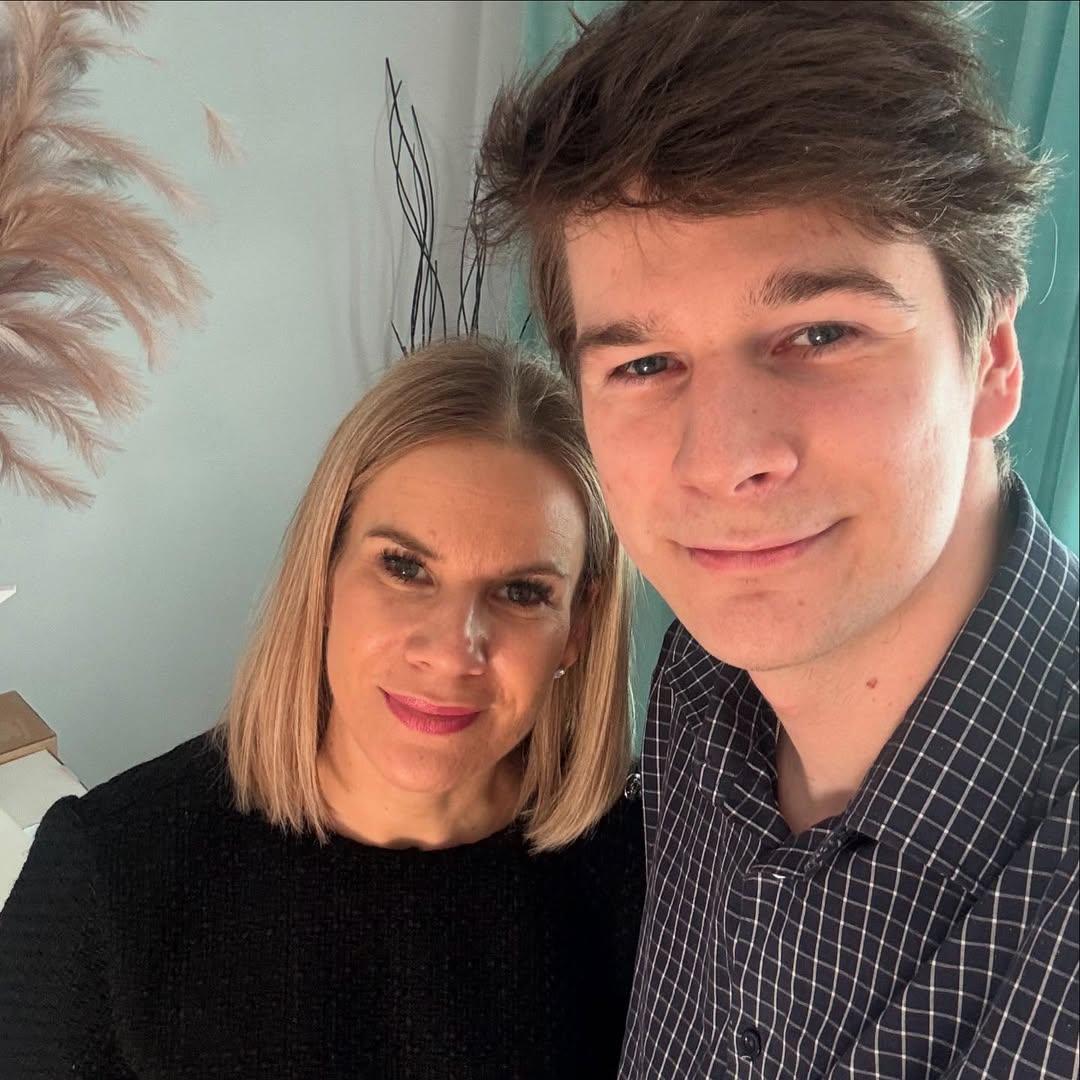 Daniel Nawrocki pochwalił się wielkim sukcesem mamy! Pierwsza dama ma powody do dumy

Pół roku po objęciu urzędu, Pierwsza Dama Marta Nawrocka zrealizowała jedną ze swoich kluczowych obietnic. W Krajowym Rejestrze Sądowym oficjalnie zarejestrowano Fundację Pierwszej Damy –