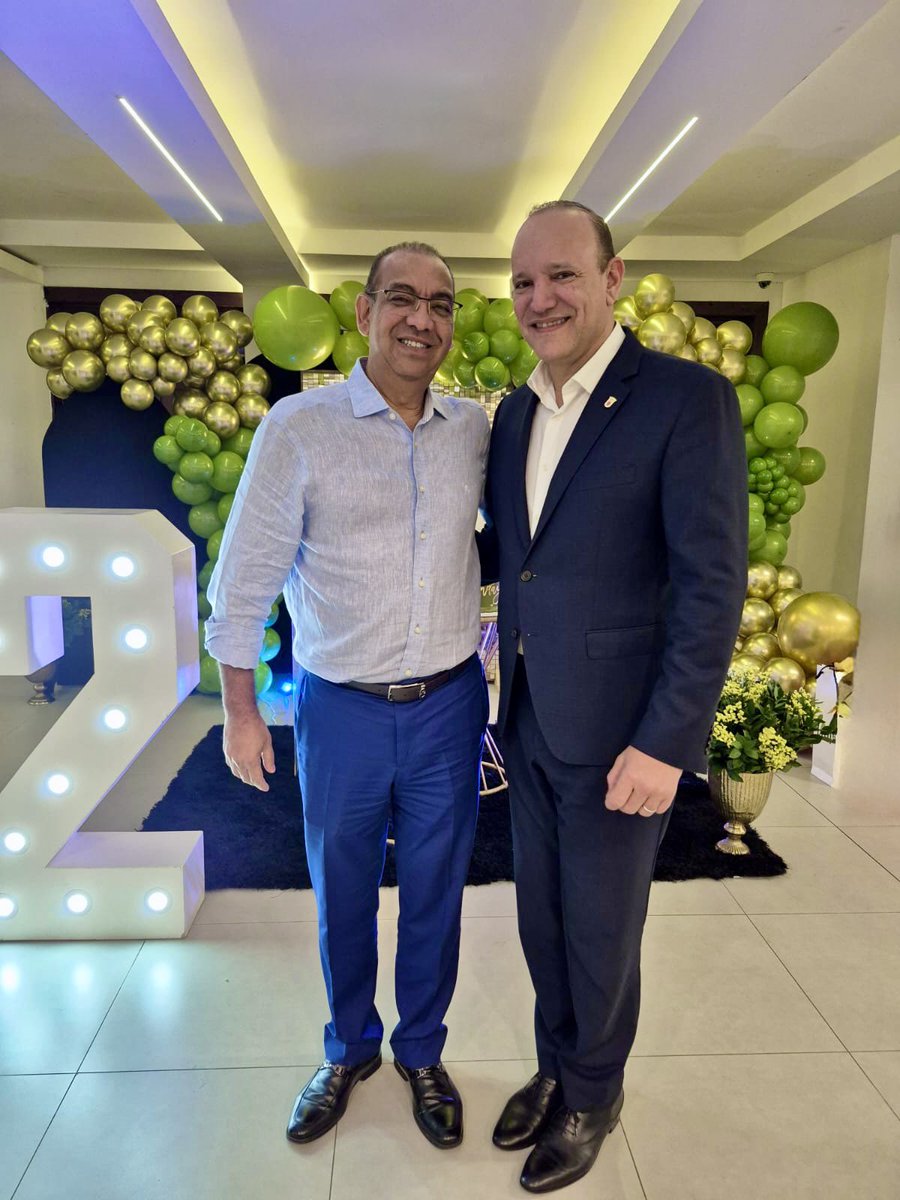 ulisesrodg's tweet photo. Un abrazo de afecto sincero a mi buen amigo @DeligneAB por su cumpleaños.
Que este nuevo año llegue cargado de salud, éxitos y grandes satisfacciones. https://t.co/J6CUl9TxNy