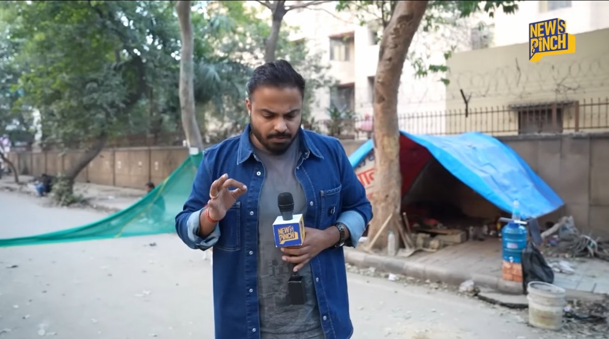 मेरे पीछे जो तिरपाल लगी है उसमें रहने वाले दिहाड़ी मज़दूर योगेश को दिल्ली पुलिस ने गिरफ़्तार किया है। जनकपुरी में सड़क के गड्ढे में गिरकर 25 साल के कमल की मौत हुई थी। उस मामले में। आरोप जानते हैं क्या है? 

DCP शरद के मुताबिक़ एक राहगीर ने गार्ड को बताया कि गड्ढे में बाइक गिरी