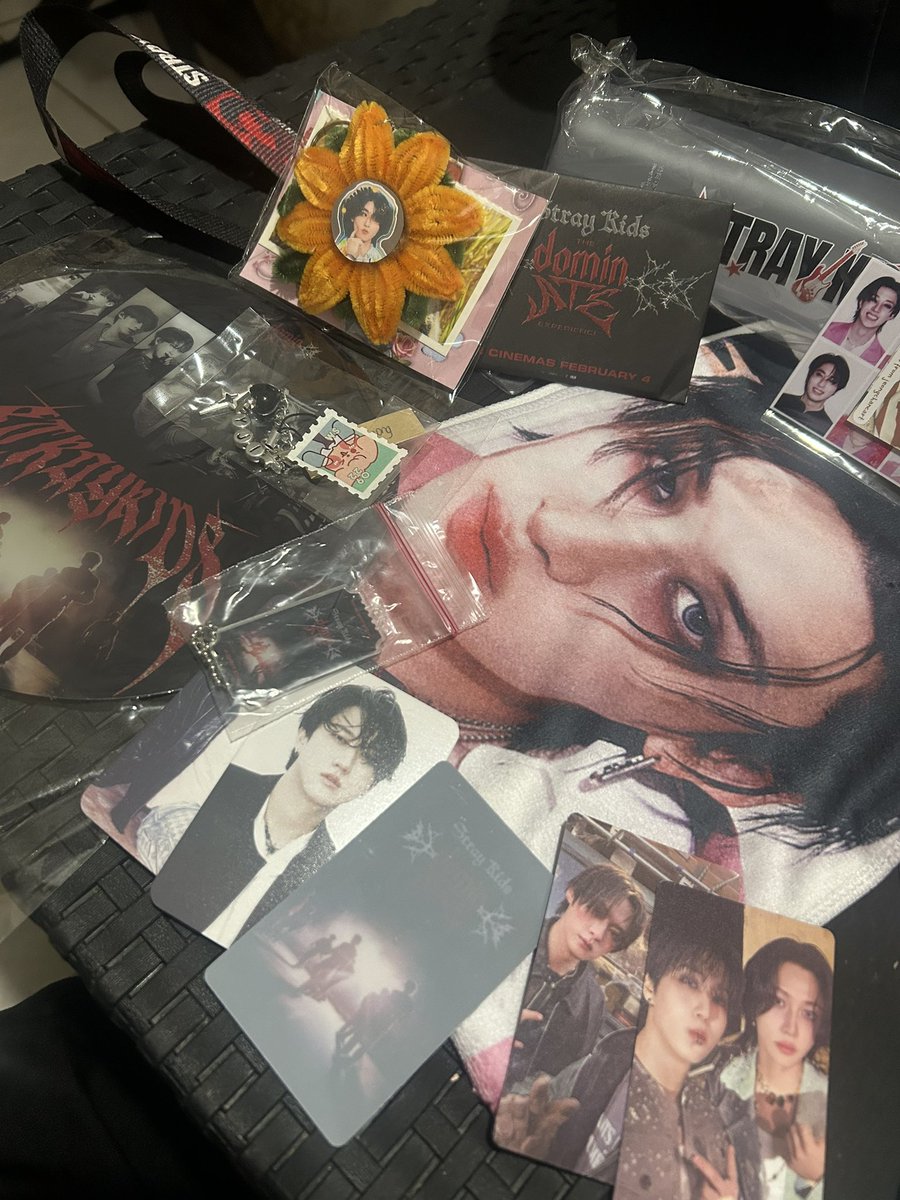 aggibbang0208's tweet photo. Enjoyed today! Thanks @apricotandcoph for making this possible. 

Also, thanks sa mga freebies na nahagip lang namin while walking 😂

Happy birthday, IN (and happy birthday rin christine reyes lol) 

@eyesmilejeong @jeongchancart @tine_tin17 https://t.co/tjdzKMg75d