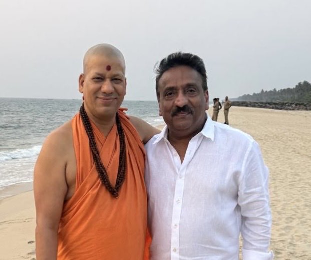 josethomasin's tweet photo. Had a great time Dr Swami Kailashanad Giri Ji. Thanks Guruji. 
#guruji https://t.co/su2lBKvU5w