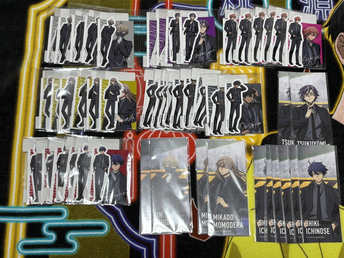 akasakaron's tweet photo. 桃源暗鬼　オンラインくじ 〜code:suit〜
譲　◯一ノ瀬四季　花魁坂京夜　◯皇后崎迅　桃華月詠　桃門桜介　桃寺神門
求　定価プラス送料、しおりは500円
A賞はD賞含む6点同時にお迎え、キャラごと、D賞を多く含む方、◯含む方優先。桃角は推しですが、数調整のために出しています。検索からでもどうぞ https://t.co/5r7rK74Pct