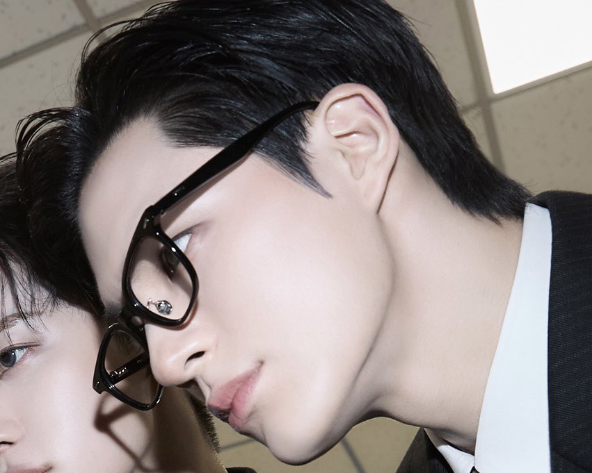 #JENO crazy side profile…