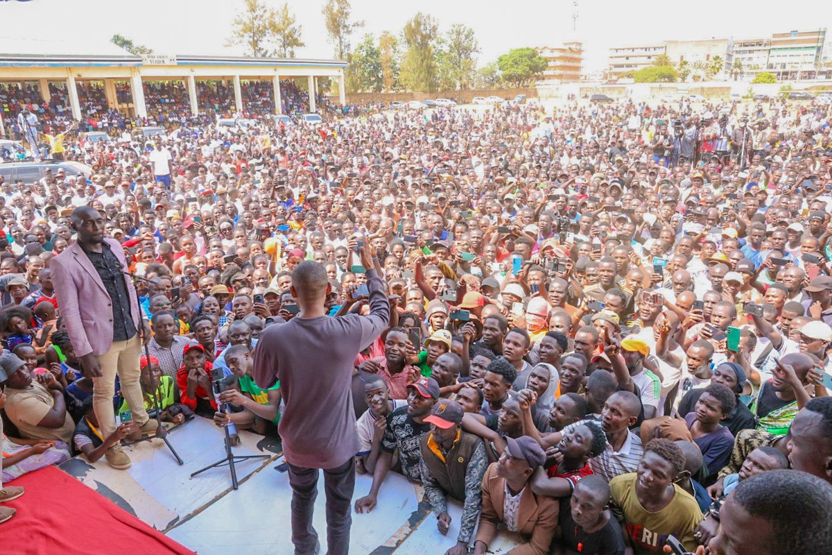 kosgei_tim88070's tweet image. What we witnessed in Busia wasn’t a rehearsal or a rented crowd it was a movement. With @edwinsifuna and @orengo_james leading the #ODM Linda Ground Drive, the energy was raw, spontaneous, and unmistakably organic. No stage management, no scripts just the people.We the people!!💪