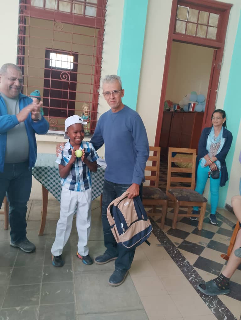 Trabajadores de Correos Pinar del Río y <a href="/ETECSA_Cuba/">ETECSA</a> en Villa Clara, visitan casas para niños sin amparo Parental,en sus respectivas provincias,un gran gesto de Amor de nuestros comunicadores en Jornada del 24 de Febrero,día del Comunicador <a href="/Colina_CTCuba/">Miguel Colina</a> <a href="/MayraArevich/">Mayra Arevich Marín 🇨🇺</a>