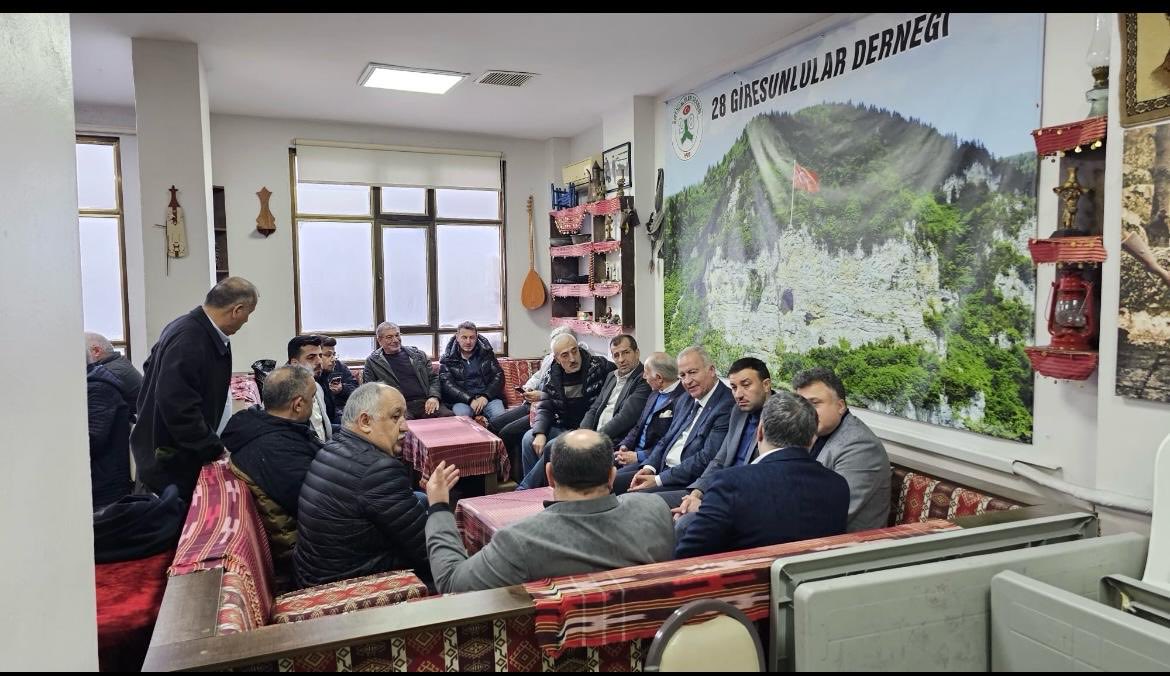 DunemezFatih's tweet photo. 28 Giresunlular Derneği’ni; Gaziosmanpaşa İlçe Başkanımız Sn. İsmail Ergüneş, Bayrampaşa İlçe Başkanımız Sn. Mehmet Acar ve önceki dönem Bayrampaşa Belediye Başkanımız Sn. Atila Aydıner ile birlikte ziyaret ettik.
⁦@abdullahozdemir⁩ https://t.co/etFtZmxbpp