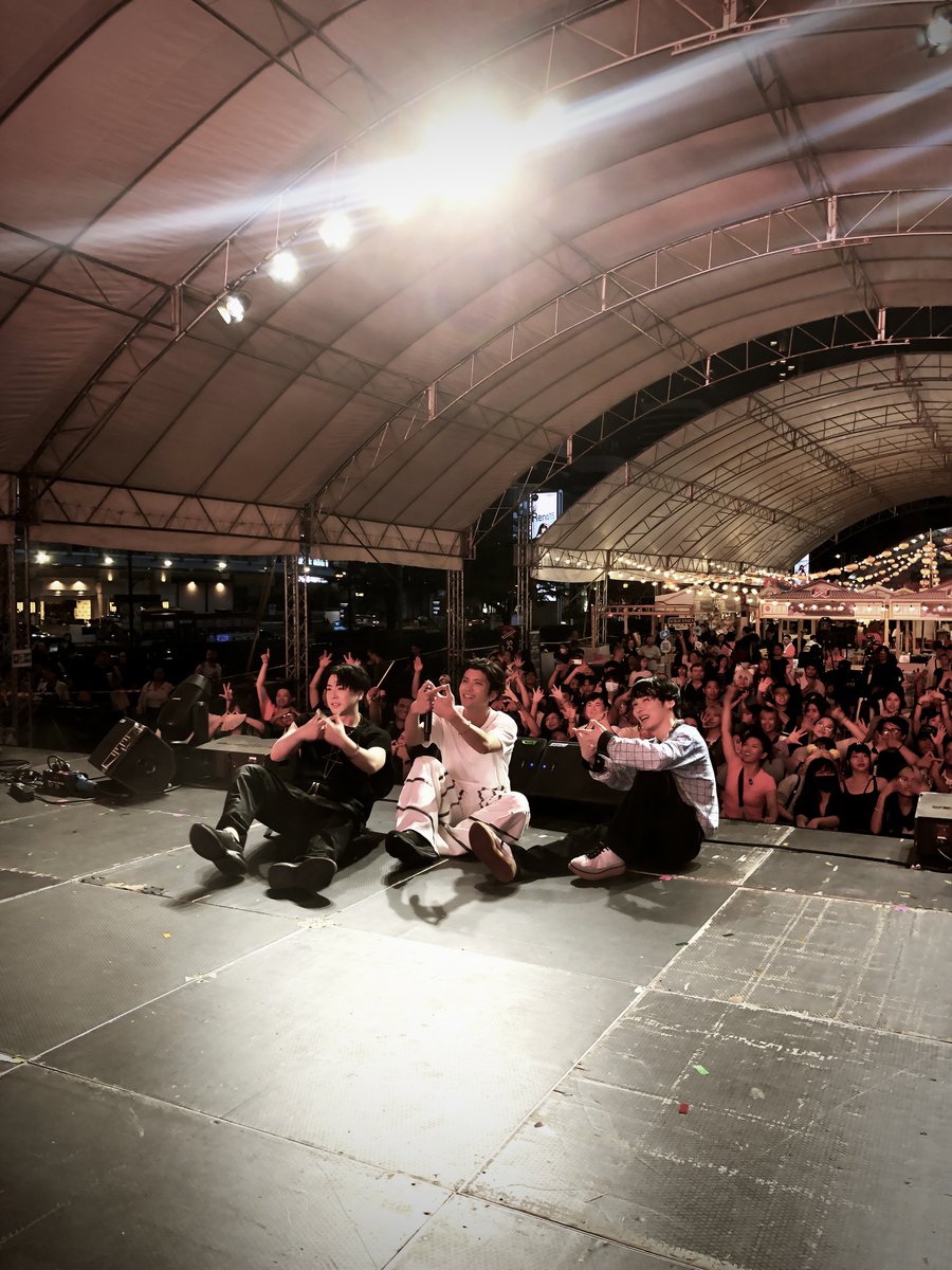tsl_global6's tweet photo. 🇹🇭 JAPAN EXPO THAILAND 2026 🇹🇭

การแสดงสดตลอด 2 วันจบลงแล้ว!!
ถึงแม้ก่อนขึ้นเวทีจะมีฝนตกหนักมาก
แต่ขอขอบคุณทุกคนที่มาชมพวกเราจริง ๆ!

พวกเราตั้งตารอวันที่จะได้กลับมาที่ประเทศไทยอีกครั้งนะครับ!

#JapanExpoThailand2026  
#THESIXTHLIE https://t.co/8xLBA8KplO