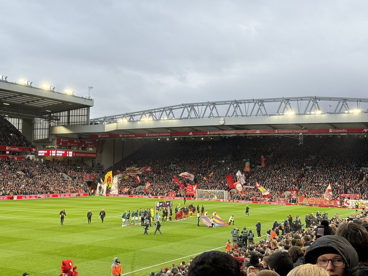 AndyJB_8's tweet photo. Into these then Reds! ❤️ https://t.co/Hi1MaQlfnc