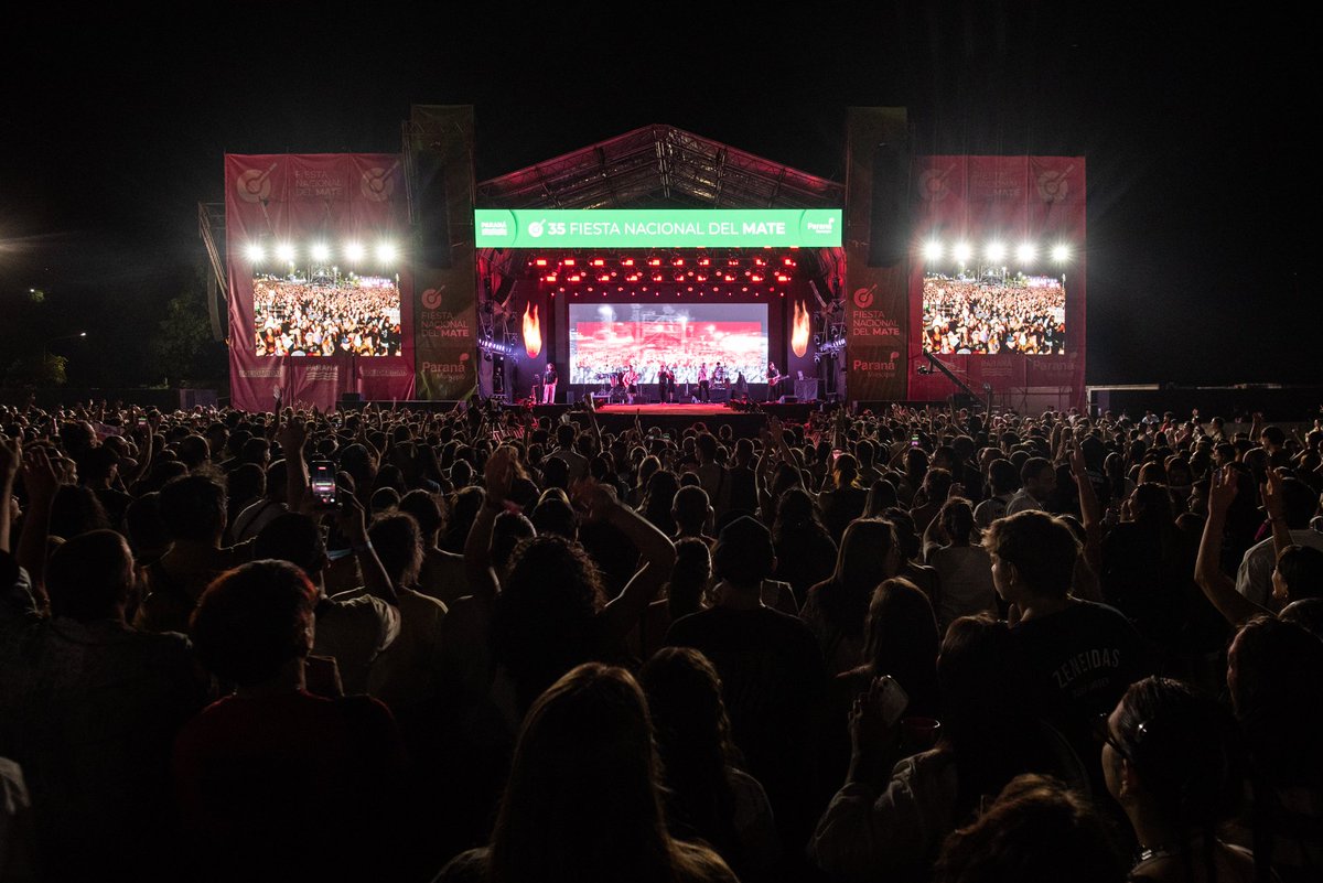 MuniParana's tweet photo. 120.000 personas vivieron un histórico cierre de la Fiesta Nacional del Mate 🧉

🗨️ “Paraná resplandece con esta fiesta, nos pone felices desde la Municipalidad haber podido organizar esto”,  mencionó la intendenta @rosarioromeroOK 

+ info: https://t.co/GBeSz4SOVg https://t.co/8sf5RohX6o