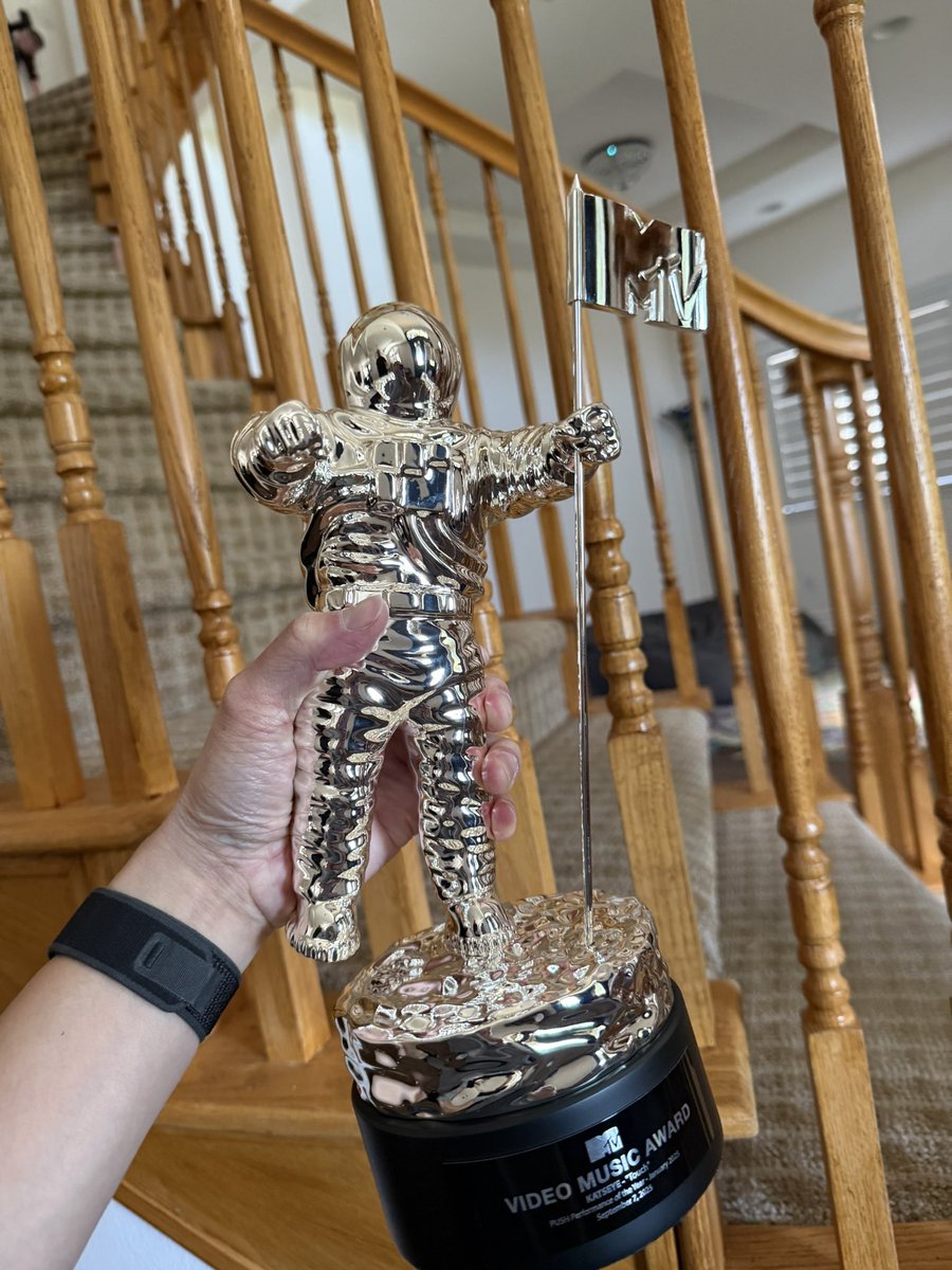 Random shit my niece brings home episode 568. #eyekons 👏