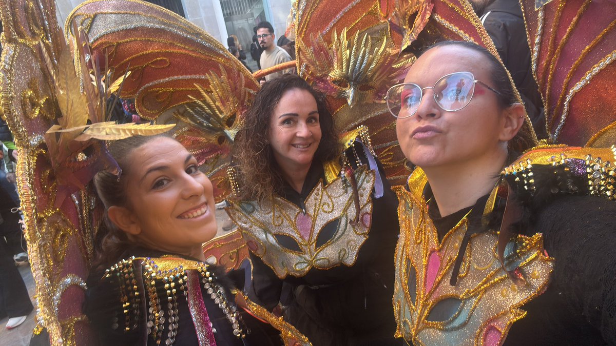 Comparsa(R)evolucion tweet media