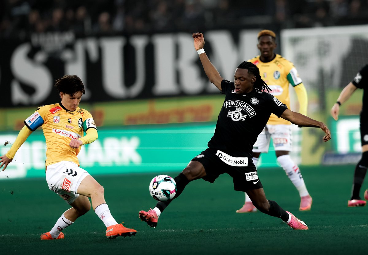 SKSturm's tweet image. Das erste Mal im Sturm-Trikot – Winterneuzugang Ryan #Fosso! 8⃣0⃣ #sturmgraz #AdmiralBL #STUSVR
____________
STU 0:0 SVR |⏱️30'