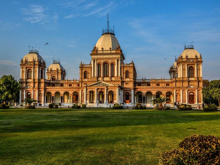 saiyahtravels's tweet photo. Bahawalpur, the City of Palaces, is home to 5 gems: Darbar Mahal, Noor Mahal, Farukh Mahal, Gulzar Mahal &amp; Nishat Mahal.

✈️ Plan your trip with Saiyah Travels
📞 +92-0335-5101659 | 📧 tours@saiyah.com.pk

Discover their history &amp; beauty: 🔗 https://t.co/RsSSDKs6BI

#Bahawalpur https://t.co/nrZDmX59v3