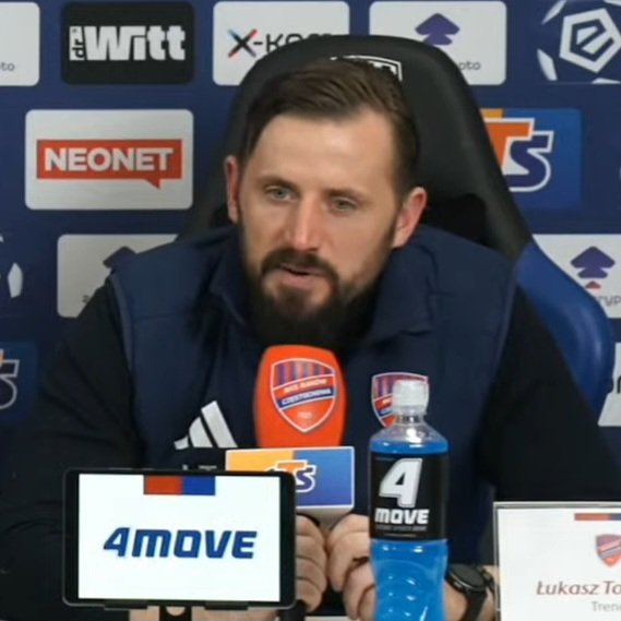 GigiJarek's tweet photo. 🗣 Łukasz Tomczyk po #RCZRAD: "Moment, kiedy kibice skandowali moje nazwisko? Bardzo się cieszę, ale chcę sobie zasłużyć na skandowanie. Dzisiaj żartowałem, że jak wygramy to śpię w alejach, więc chce zrobić wszystko, żeby te pierwsze trzy punkty zdobyć".

@nawylottv https://t.co/qFd9Y0ljyO