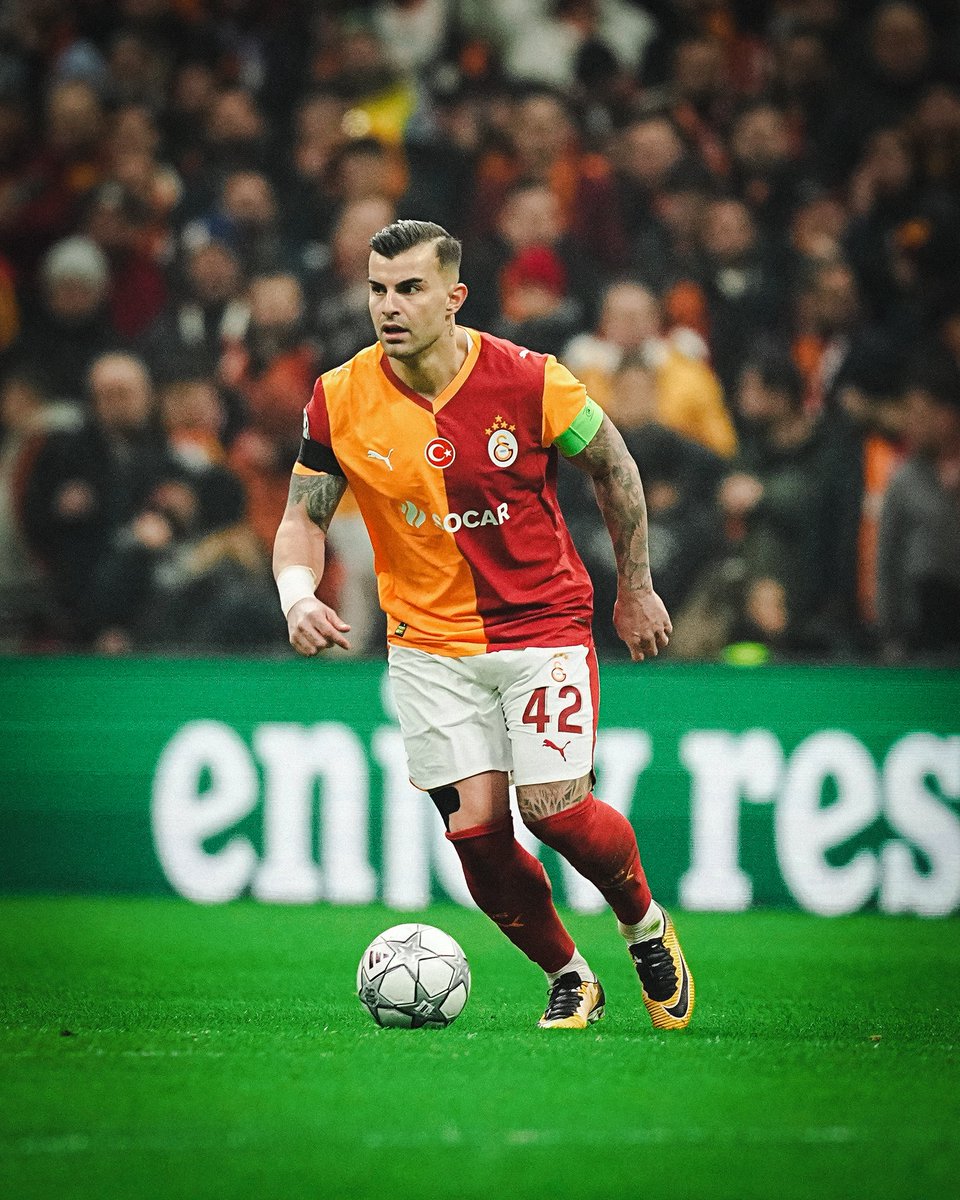 Fayda maliyet bakımından Galatasaray'ın son 10 senedeki en önemli transferi. Türk futbolunun kaderini değiştiren adam. Seninle gurur duyuyoruz istikrar abidesi Galatasaraylı Abdülkerim Bardakcı!