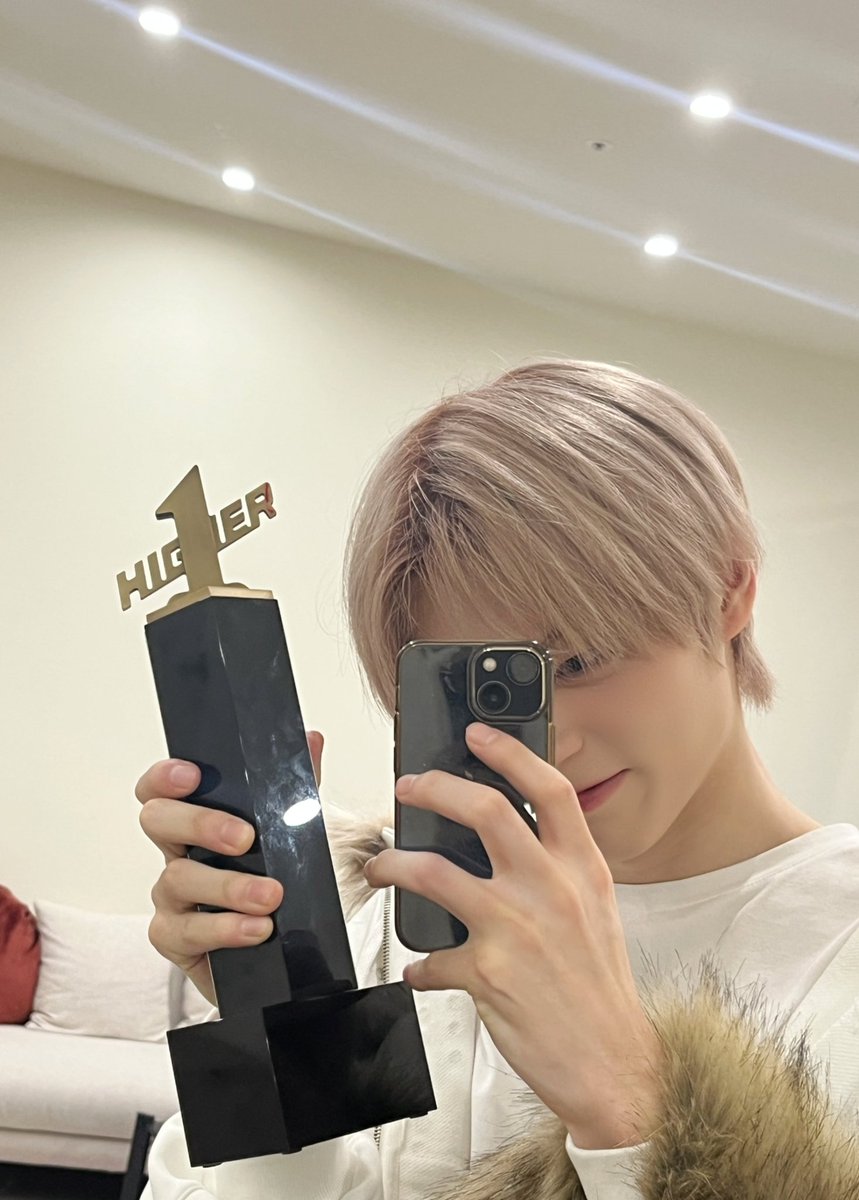 [#HONG]
파워 ! 저희가 인기가요 핫 스테이지 1위를 했어요 우아… 진짜 너무 기뻐서 소리 질렀답니다💕💕 이 상을 주신 우리 파워 정말 고맙고 사랑해요 더 더욱 열심히 하고 성장하는 파우 될게요 감사해요!! 좋은 꿈 꿔요💕💕
#POW #파우 #홍 #ComeTrue #컴트루