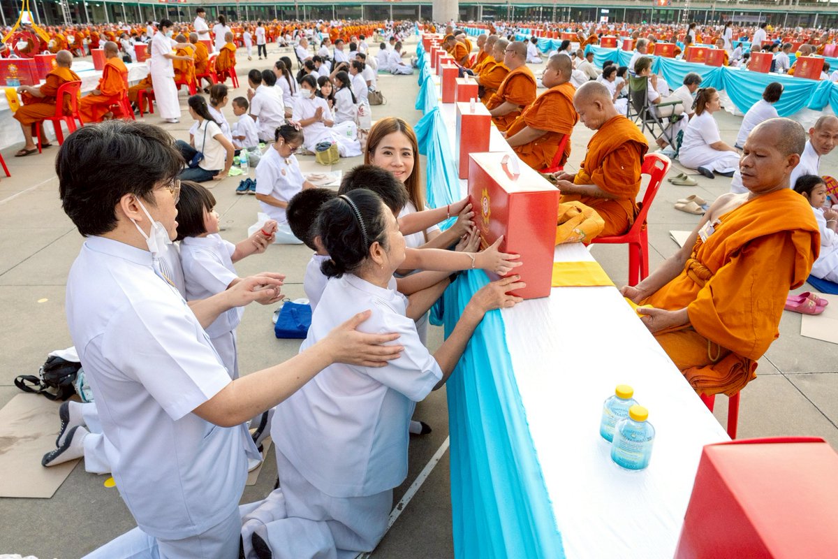 Psanitwong's tweet photo. บุญใหญ่ ! พิธีถวายมหาสังฆทาน 40,000 วัดทั่วไทย ฉลองอายุวัฒนมงคล 82 ปี หลวงพ่อธัมมชโย วันคุ้มครองโลก 22 เมษายน พ.ศ. 2569 วัดพระธรรมกาย https://t.co/w2mxJPPlOu