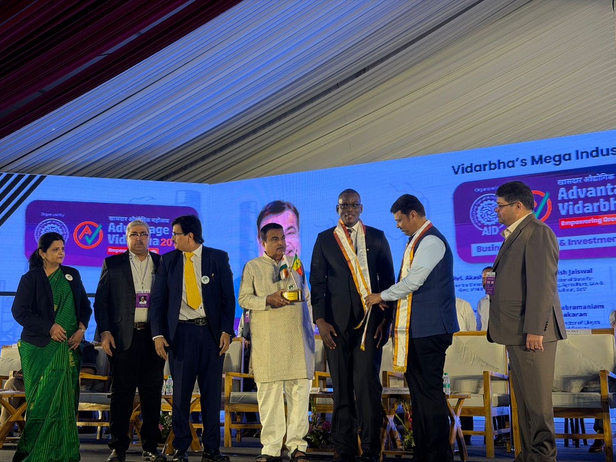 abdoulaye_barro's tweet photo. I participated in the 4th Global India Business Forum (GIBF) in Nagpur (Mahashtra State), under the chairmanship of the Indian Minister of Highways and the Chief Minister of Mahashtra. It was an opportunity to network with the business community and promote Senegal’s Vision 2050 https://t.co/3rlJD21xF7
