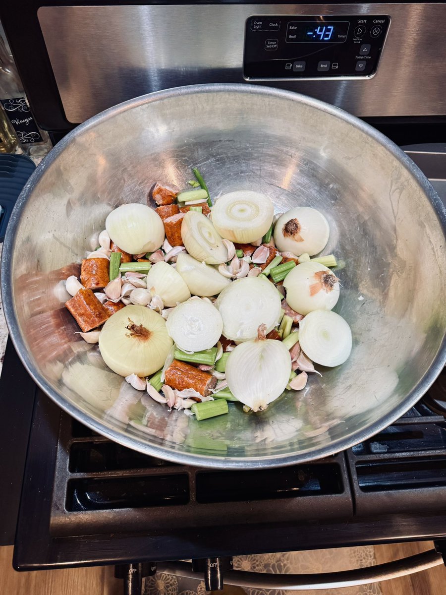 Yeaux Cane tweet media