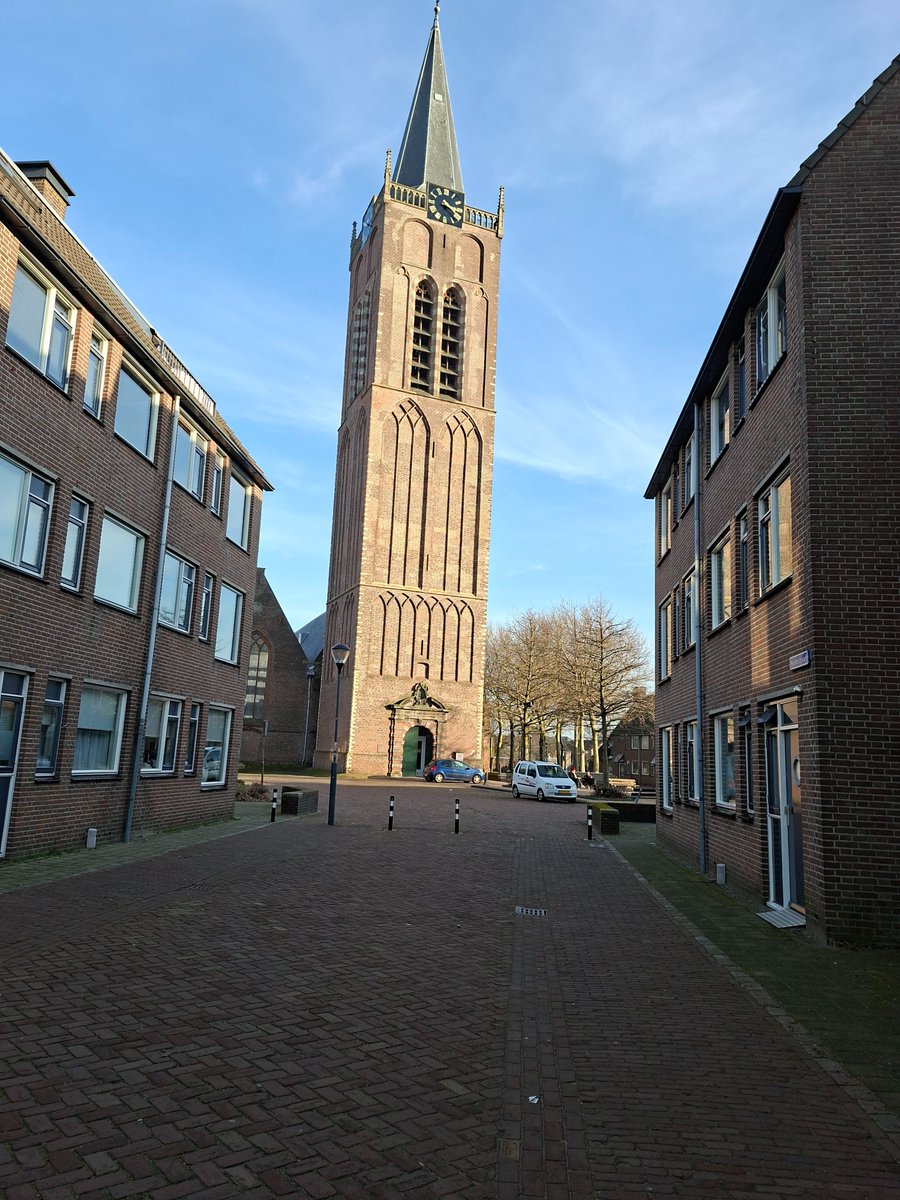 Annuska3's tweet photo. Grote Kerk, Beverwijk. Mooi weer. De Grote Kerk is een culturele centrum geworden. Het is geen kerk meer. Ik ga daar naar de filosofische café, 1 x per maand. https://t.co/nKGGht6xmo