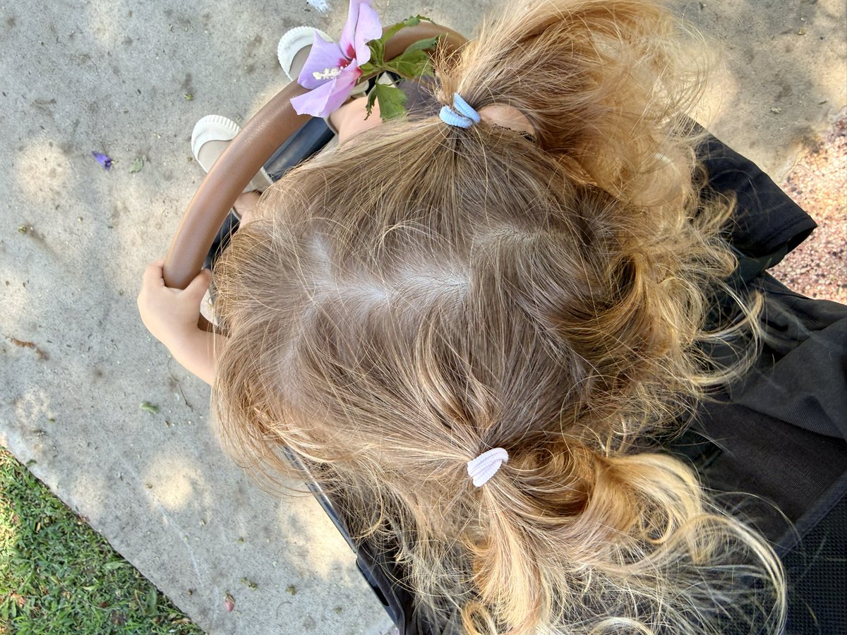 Alguien me ayuda? Como se hace la línea recta en la cabeza de mi hija?