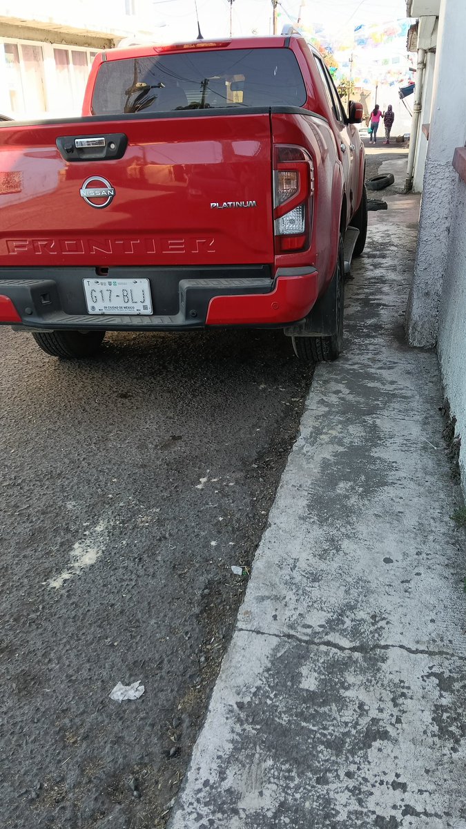 ElizabethRdzR's tweet photo. @LaSEMOVI @LaSEMOVI @TlalpanAl @TlalpanVecinos @Gabyosoriohdz los infractores de hoy domingo 8, urge educación vial, señalización. Actuación de la autoridad. https://t.co/R6CbFwmNYQ