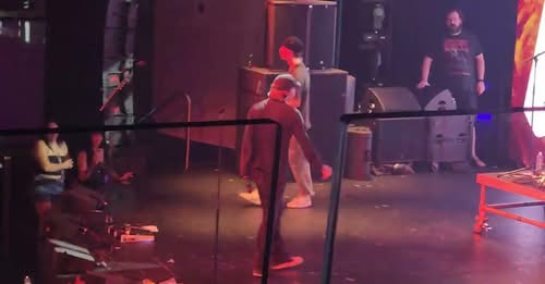 scnfdm's tweet photo. Charlie Scene joined Zero 9:36 on stage during Shiprocked to perform "The End" live together for the first time since 2021, once again c/o Kiansdad!
https://t.co/wtdcB2XGbt
#HollywoodUndead #Zero936 #TheEnd #CharlieScene #FunnyMan #Shiprocked #Undead https://t.co/3iVCYWE6Fz