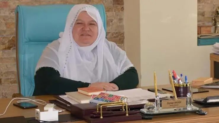 Eskişehir Mihalgazi Belediye Başkanı Zeynep Güneş’e kılık kıyafeti üzerinden yapılan hakaretler kabul edilemez. Bir kadını ya da bir yöneticiyi kıyafetiyle hedef almak ne eleştiridir ne de fikir özgürlüğü; bu açık bir saygısızlıktır.<a href="/mbagmanci63/">MUSTAFA BAĞMANCI</a>