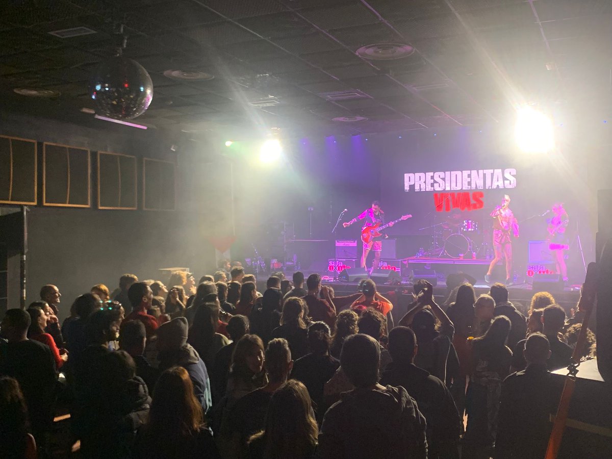 Ayer fue brutal. Gracias a los grupos, colectivos, organización, @salaoxido y a cada persona que llenó el Insurrection Fest en Guadalajara. Sin vosotras no hay escena, sin escena no hay futuro. Viva Palestina Libre 🖤🔥