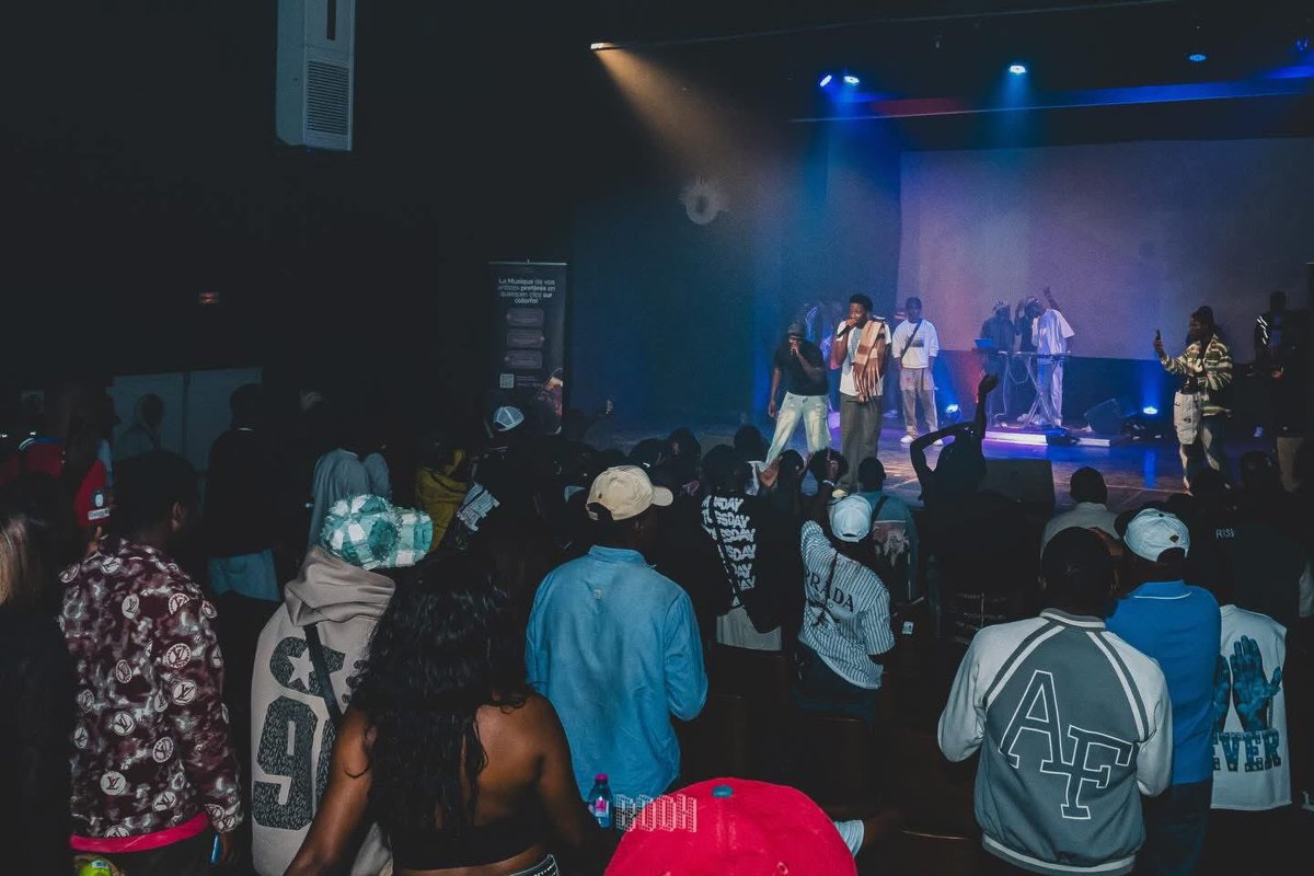 ColorfolApp's tweet image. Hier soir à l’IFC de Yaoundé, ce n’était pas juste un concert.
C’était une rencontre. Une communion. Une déferlante d’énergie.

Le groupe @trois_officiel a livré un show intense, porté par un public venu nombreux, présent à chaque note, chaque mot, chaque vibration. Des mains…