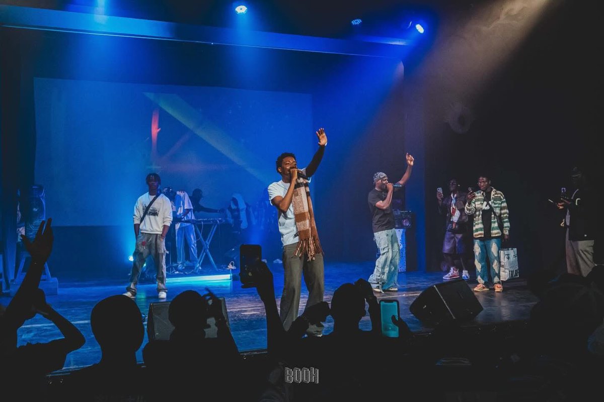 ColorfolApp's tweet image. Hier soir à l’IFC de Yaoundé, ce n’était pas juste un concert.
C’était une rencontre. Une communion. Une déferlante d’énergie.

Le groupe @trois_officiel a livré un show intense, porté par un public venu nombreux, présent à chaque note, chaque mot, chaque vibration. Des mains…