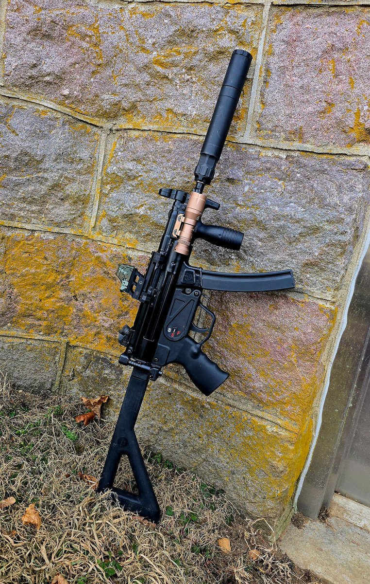 Fat Tony tweet media