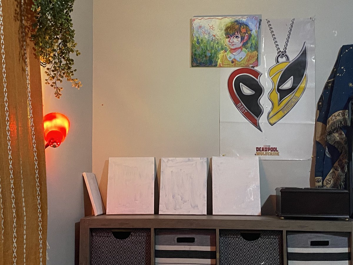 Painted over some old canvases, they’ll be dry and ready to use soon… 🎨