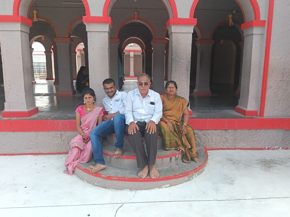 sangle7878's tweet photo. देण्याची सवय लावून घेतली की येणं आपोआप सुरू होत मग तो मान असो प्रेम असो किंवा वेळ. https://t.co/qj73c84DFP