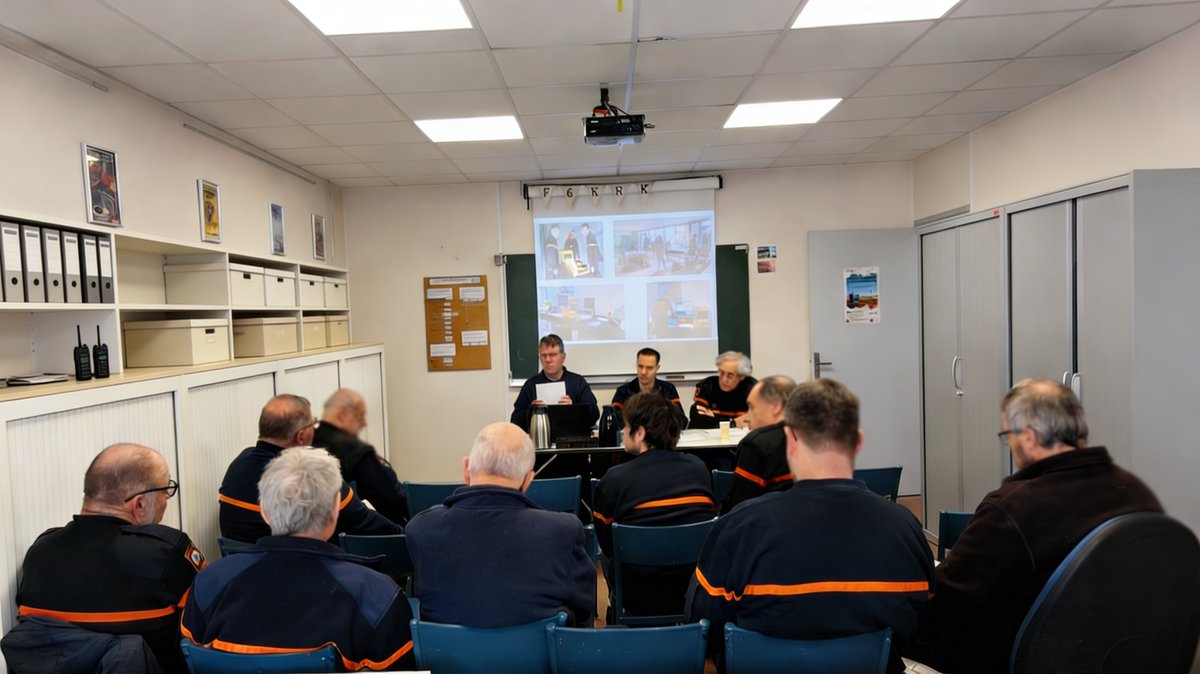 adrasec78's tweet image. 📻 Aujourd’hui AG 2026 de l’#Adrasec 78 avec la présence de notre RDZ.

📶 Bilan des Activités passées, futures projets, exercices et activités.

#resilience #SecCivNum #radioamateur #orsec #fnrasec #SDIS78 #Yvelines  @Prefet78 @Pompiers78 #securitécivile #transmissions
