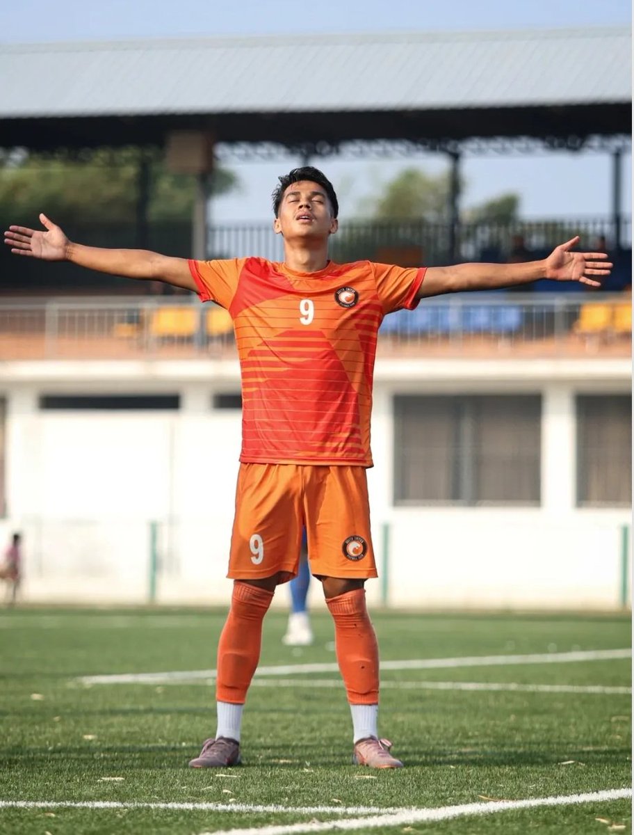 RSportsTweets's tweet photo. DANIYAL IS A BLASTER! 🟡✨

Promising forward Makakmayum Daniyal joins the Kerala Blasters squad on loan from South United FC for the rest of the season. Time to shine in the yellow threads! 👊🔥

#KBFC #Manjappada #TransferNews https://t.co/djV6UmejHT