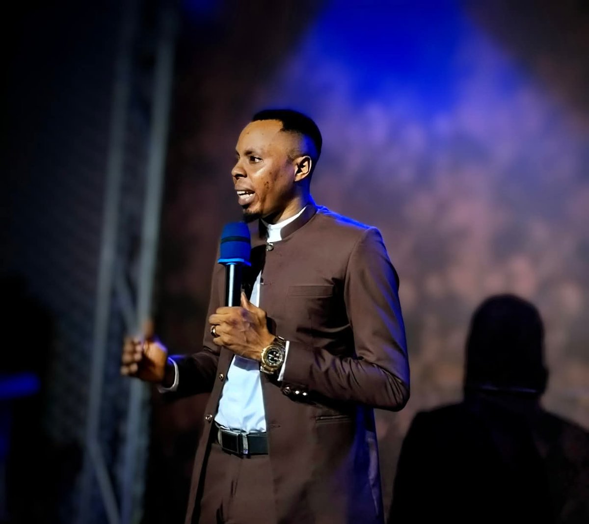 LightworldCity's tweet photo. SUNDAY MEGA SERVICE (COVENANT DAY SERVICE)
#FIRST_SERVICE
THEME; GROW UP; SPIRITUALLY.
Topic: Understanding the Purposes of the Church; Worship perspective pt.1
Text: Matthew 16:16-20, John 4:20-24
Ministering: Apostle Francis E.A Onyebuchi
#Message-Excerpts https://t.co/bC0P4P20uV