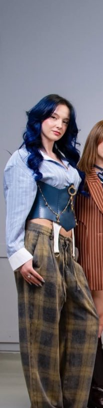 bostivitle's tweet photo. Billei is that you ?!?! 
#BillieEilish #Manifest https://t.co/151DKhXr0w
